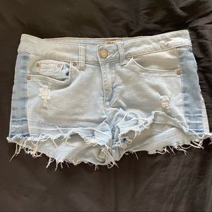 Indigo Rein light blue distressed mid rise jean shorts size 7 juniors